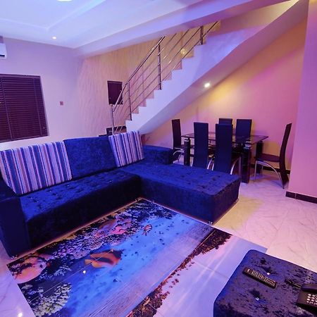 Double M Exquisite Suites And Lounge Lekki Ogombo Εξωτερικό φωτογραφία