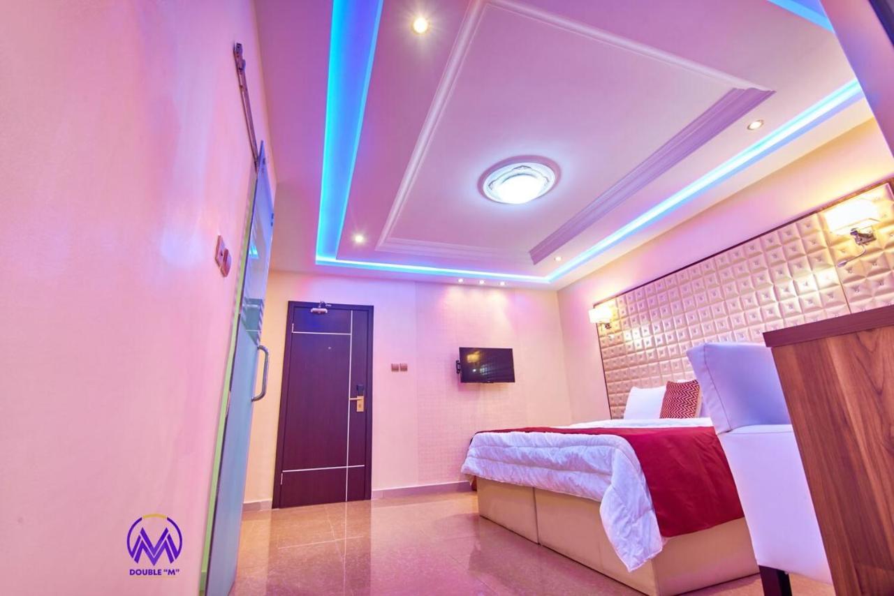 Double M Exquisite Suites And Lounge Lekki Ogombo Εξωτερικό φωτογραφία