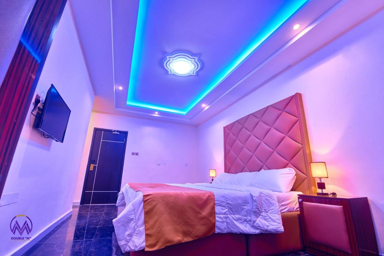 Double M Exquisite Suites And Lounge Lekki Ogombo Εξωτερικό φωτογραφία