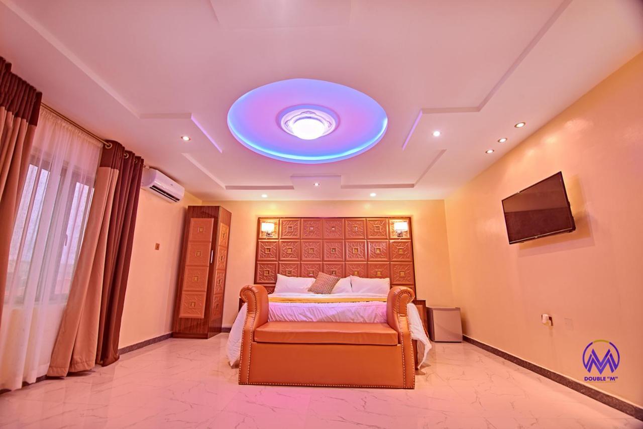 Double M Exquisite Suites And Lounge Lekki Ogombo Εξωτερικό φωτογραφία