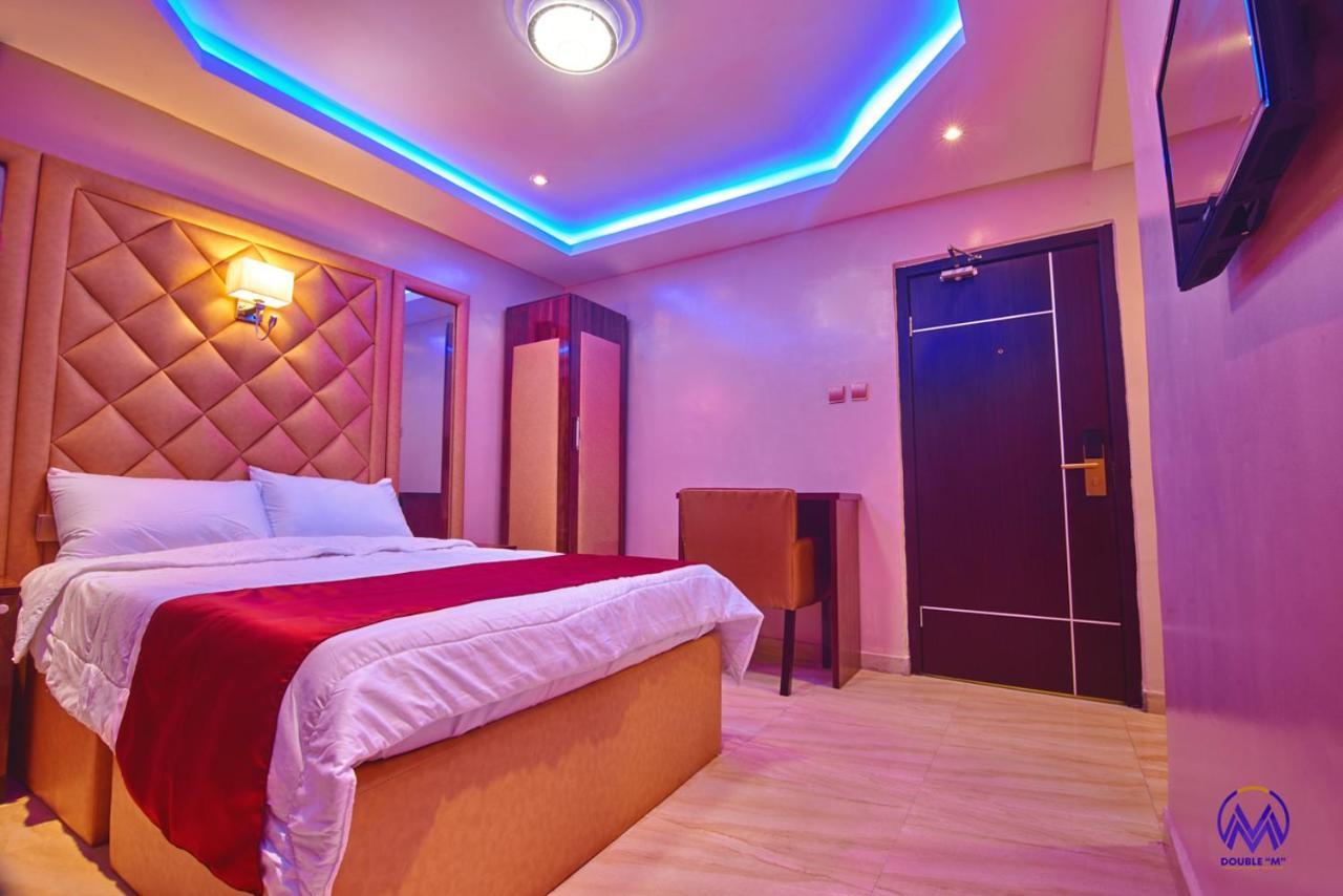 Double M Exquisite Suites And Lounge Lekki Ogombo Εξωτερικό φωτογραφία